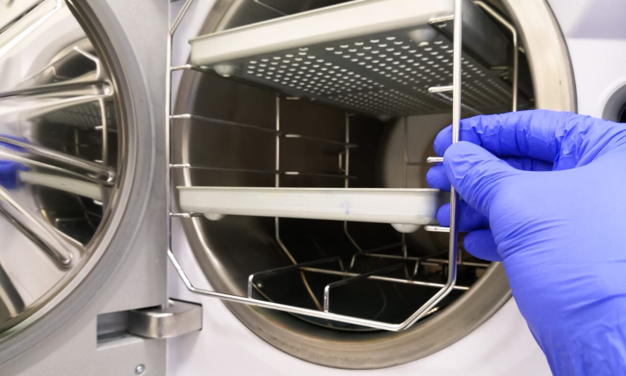 What Every Biomedical Tech Should Know About Tabletop Autoclaves