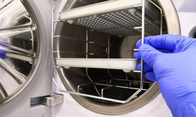 What Every Biomedical Tech Should Know About Tabletop Autoclaves